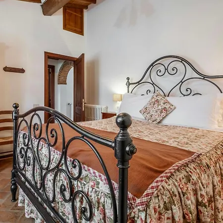 Rustic With Views Of Cortona Civitella in Val di Chiana